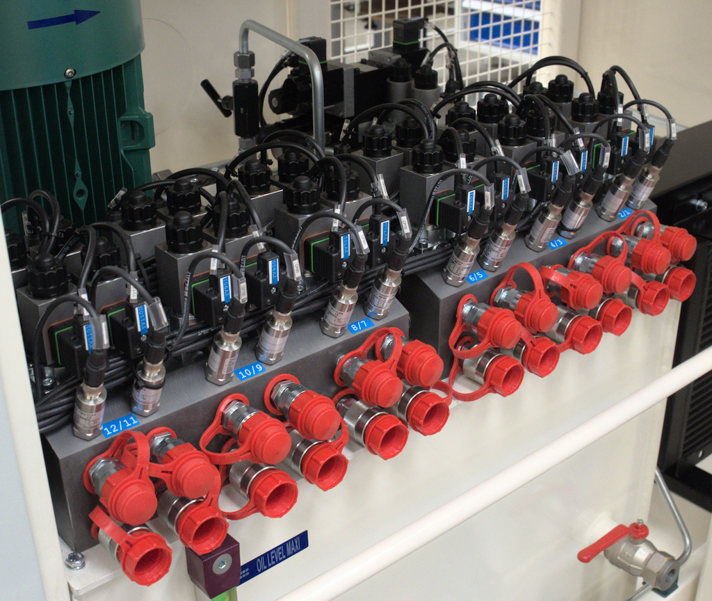 12-way synchronized hydraulic lifting unit - Lifting equipments - Quiri - 2